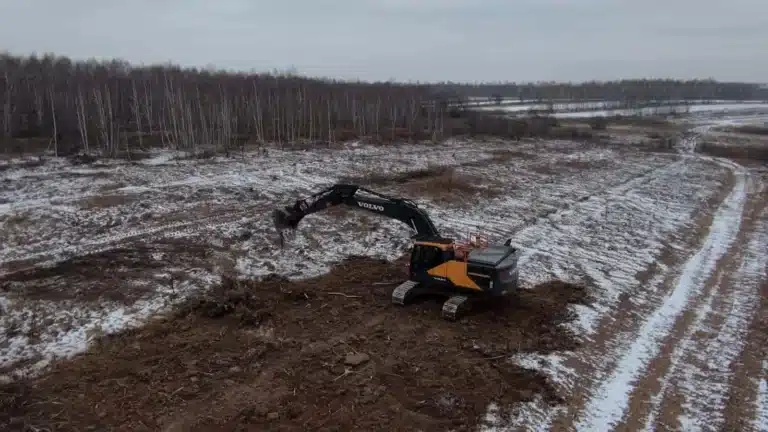 rekultywacja terenu koparką gąsienicową